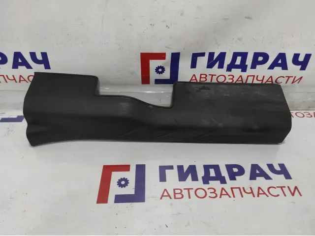 Накладка порога (внутренняя) правая Mitsubishi ASX 7656A036XA. Царапины.