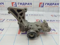 Ролик-натяжитель ручейкового ремня Mitsubishi ASX 1345A090. С кронштейном генератора 1801A100.
