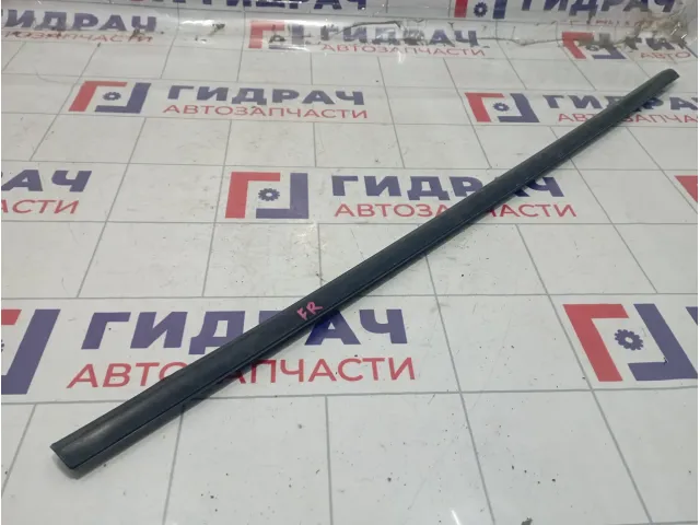 Накладка стекла переднего правого MITSUBISHI AIRTREK MR487152