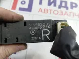 Кнопка стеклоподъемника задняя правая Mitsubishi Airtrek MR502239