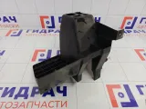 Кронштейн динамика задний левый Mitsubishi Carisma MB953371