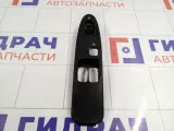 Накладка блока управления стеклоподъемниками передняя левая Mitsubishi Carisma