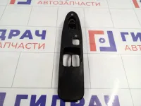 Накладка блока управления стеклоподъемниками передняя левая Mitsubishi Carisma