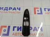 Накладка блока управления стеклоподъемниками передняя левая Mitsubishi Carisma