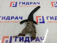 Рычаг, педаль стояночного тормоза Mitsubishi Carisma