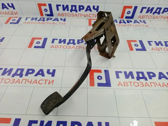 Педаль сцепления Mitsubishi Carisma