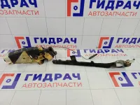 Замок двери передний правый Mitsubishi Carisma