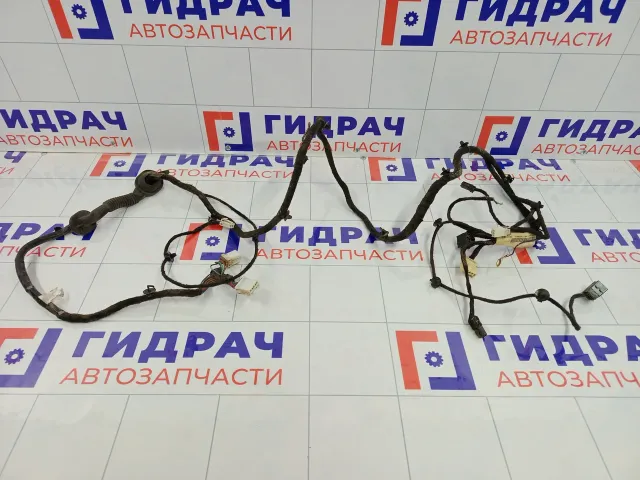 Проводка крышки (двери) багажника задняя Mitsubishi Carisma MR386654