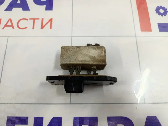 Резистор отопителя Mitsubishi Carisma