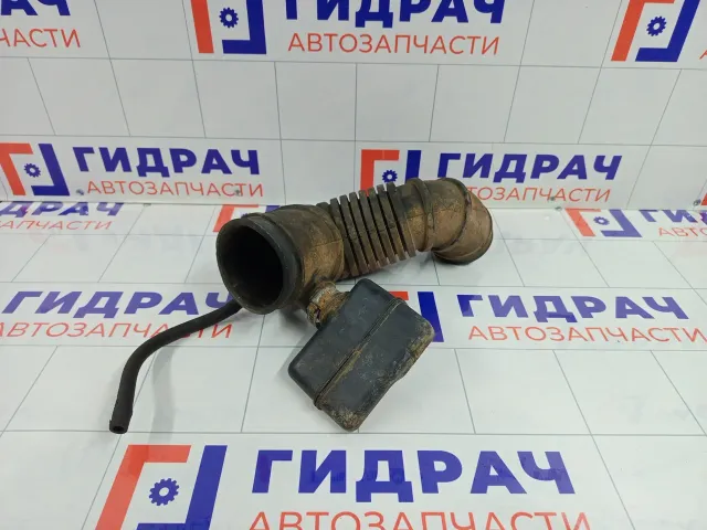 Патрубок воздушного фильтра Mitsubishi Carisma MR235320