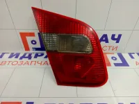 Фонарь задний внутренний левый Mitsubishi Carisma