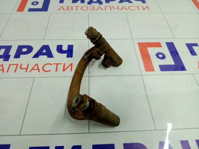 Направляющая скоба суппорта задняя Mitsubishi Carisma