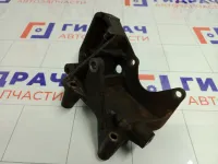 Кронштейн генератора Mitsubishi Carisma