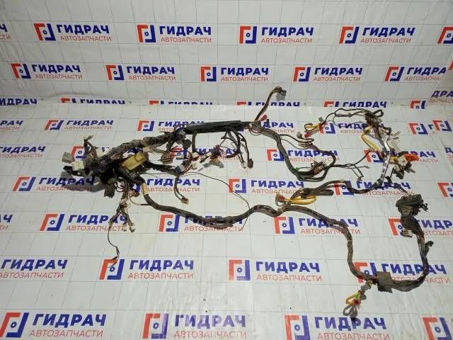 Проводка (коса) салонная в торпедо Mitsubishi Carisma MR318809