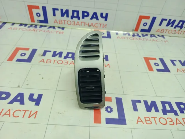 Дефлектор воздушный левый Mitsubishi Colt MR748145