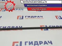 Накладка стекла переднего правого Mitsubishi L200 MN117612. Наружняя.