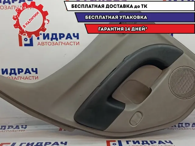 Обшивка двери задней левой Mitsubishi L200 7222A289HA. Потертость.