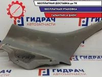 Обшивка стойки задней левой нижняя Mitsubishi L200 7212A039HA. Царапины, трещна, сломано крепление.