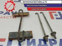 Крепление аккумулятора Mitsubishi L200 MR461680. 8201A102.