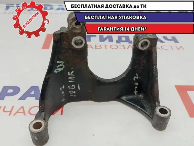 Кронштейн ТНВД Mitsubishi L200 .