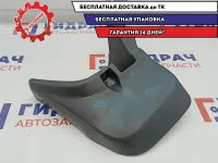 Брызговик передний левый Mitsubishi L200 MN117445. Трещина.