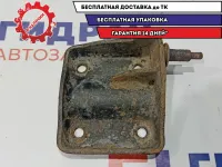 Кронштейн крепления задней рессоры Mitsubishi L200 MR992589.