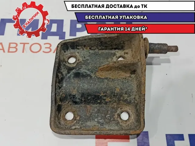 Кронштейн крепления задней рессоры Mitsubishi L200 MR992589.