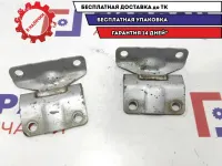Петли двери багажника Mitsubishi L200 MN136381. Пара. Люфт.
