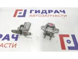 Петли двери задней левой Mitsubishi L200 . Пара.