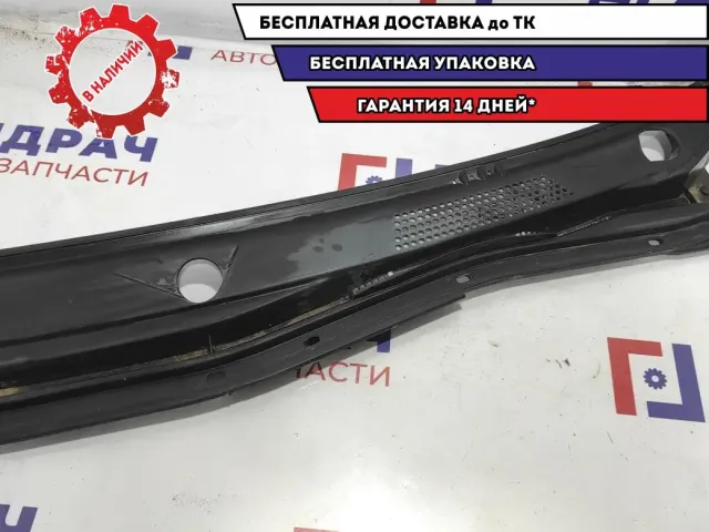 Решетка стеклоочистителя левая Mitsubishi L200 MN117709.