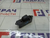 Кнопка стеклоподъемника переднего правого Mitsubishi Lancer MR587851
