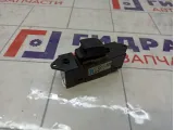 Кнопка стеклоподъемника переднего правого Mitsubishi Lancer MR587851