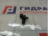 Датчик положения распредвала Mitsubishi Lancer MD327107