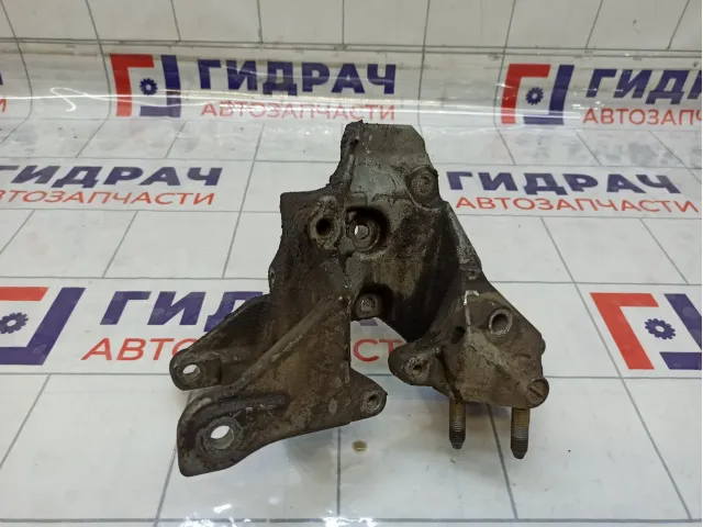 Кронштейн двигателя Mitsubishi Lancer MD369262