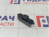 Кнопка стеклоподъемника заднего правого Mitsubishi Lancer 9 8608A100