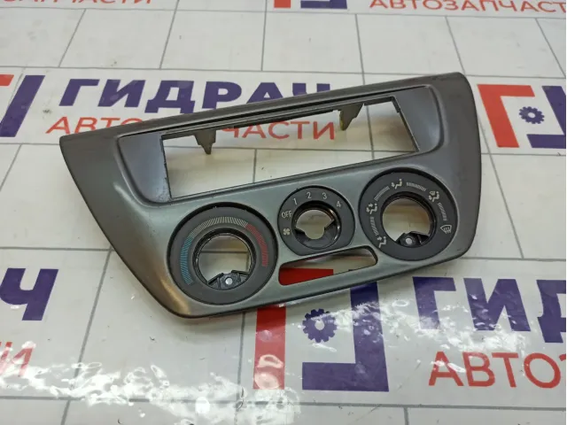 Накладка блока управления печкой (отопителем) Mitsubishi Lancer 9 MN151264HA