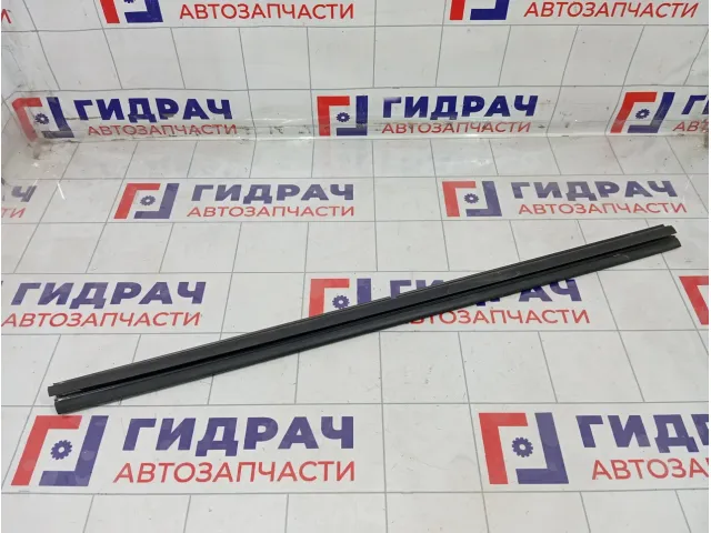 Уплотнитель стекла переднего правого Mitsubishi Lancer X 5706A228