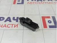Кнопка стеклоподъемника переднего правого Mitsubishi Lancer X 8608A065