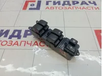 Блок управления стеклоподъемниками Mitsubishi Lancer 8608A058