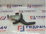 Рычаг, педаль стояночного тормоза Mitsubishi Lancer