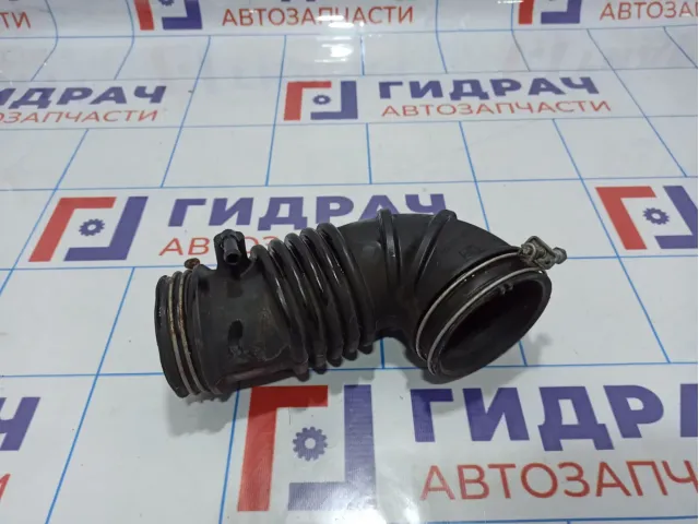 Патрубок воздушного фильтра Mitsubishi Lancer (CS) MN135197