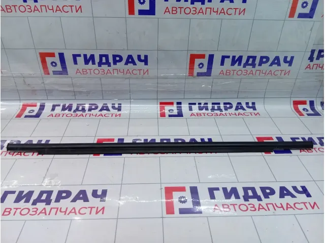 Накладка стекла двери задней правой Mitsubishi Outlander 5757A004