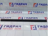 Уплотнитель стекла двери передней правой Mitsubishi Outlander 5727A009