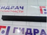 Уплотнитель стекла двери передней правой Mitsubishi Outlander 5727A009