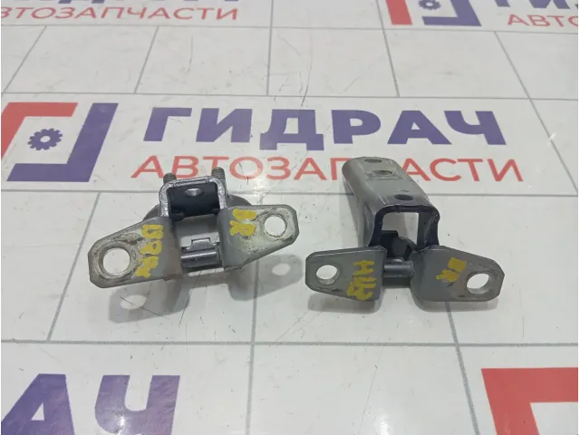 Петли двери задней правой Mitsubishi Outlander