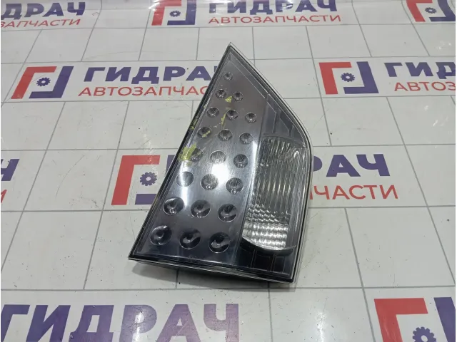 Фонарь задний внутренний левый Mitsubishi Outlander 8331A005