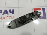 Кнопка стеклоподъемника переднего правого Mitsubishi Pajero (V90) 8608A142