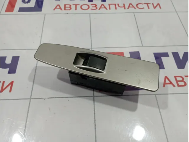 Кнопка стеклоподъемника заднего левого Mitsubishi Pajero (V90) 8608A144