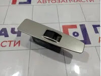 Кнопка стеклоподъемника заднего правого Mitsubishi Pajero (V90) 8608A143