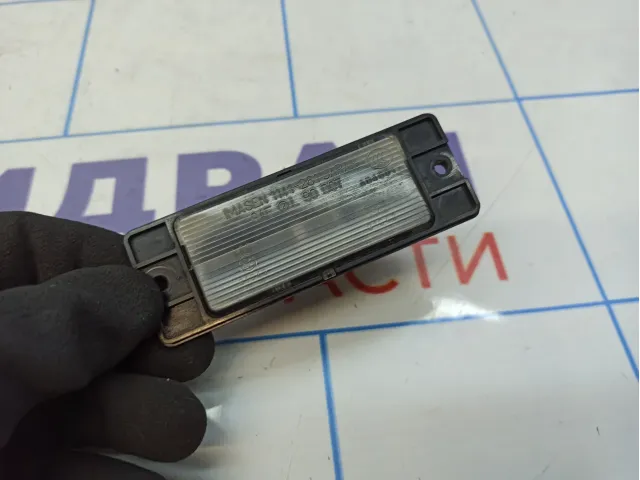 Фонарь подсветки номера Mitsubishi Pajero (V90) 8341A110